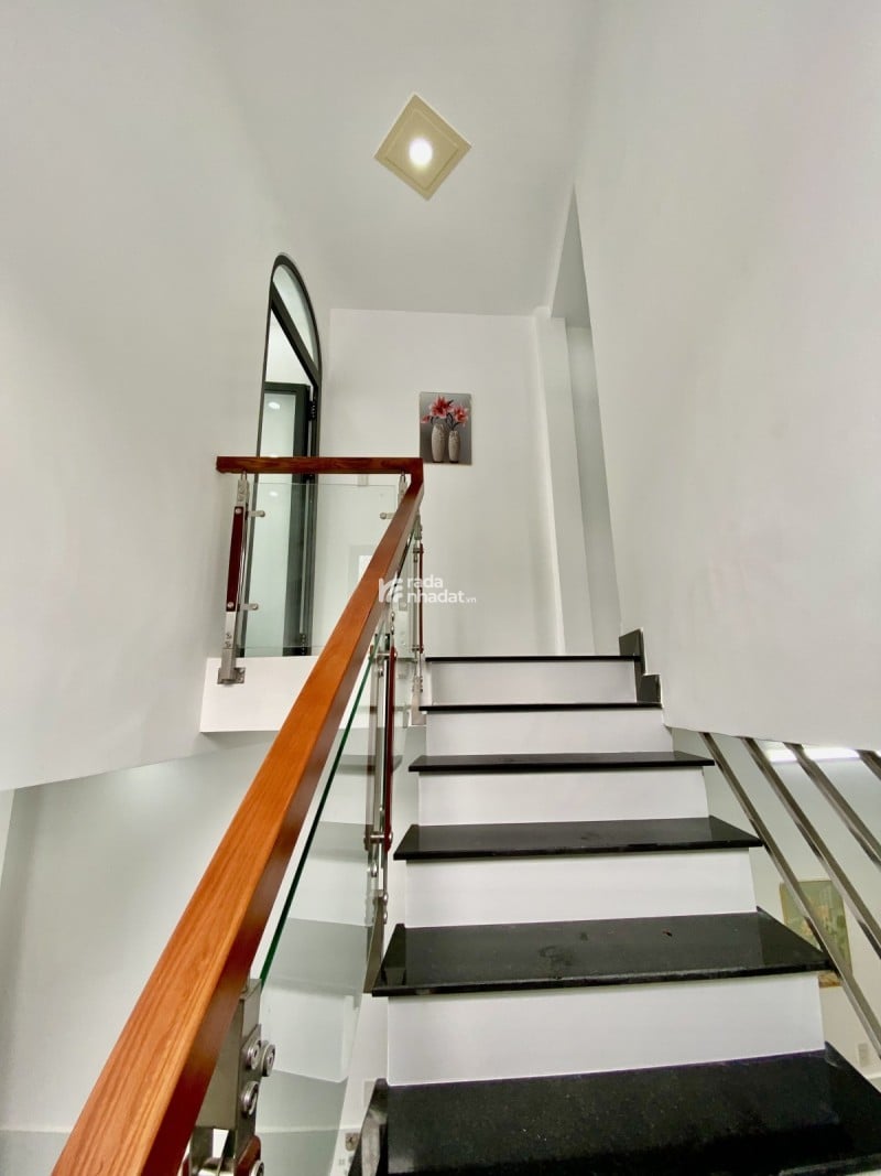  GIÁP KHU TÊN LỬA - TỈNH LỘ 10 - 4 X 12.5M - 2 TẦNG 2 PN - GIÁ 5.1 TỶ.