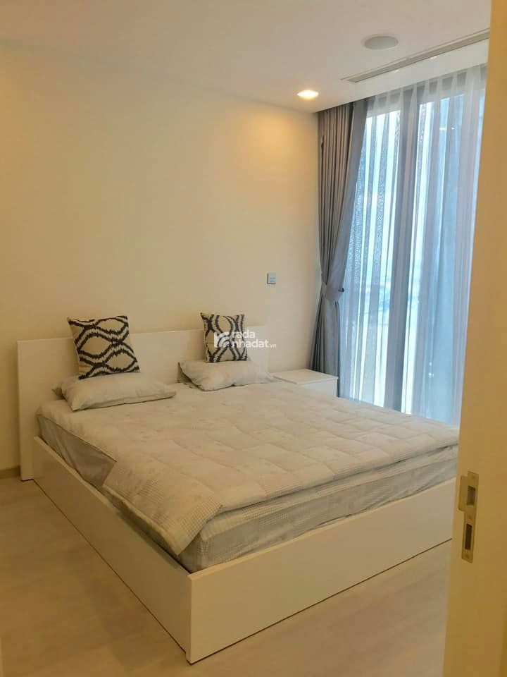 13.5 tỷ chuyển nhượng căn 2PN 2 BALCONY Vinhomes Golden River tầng cao layout hiếm 86m2