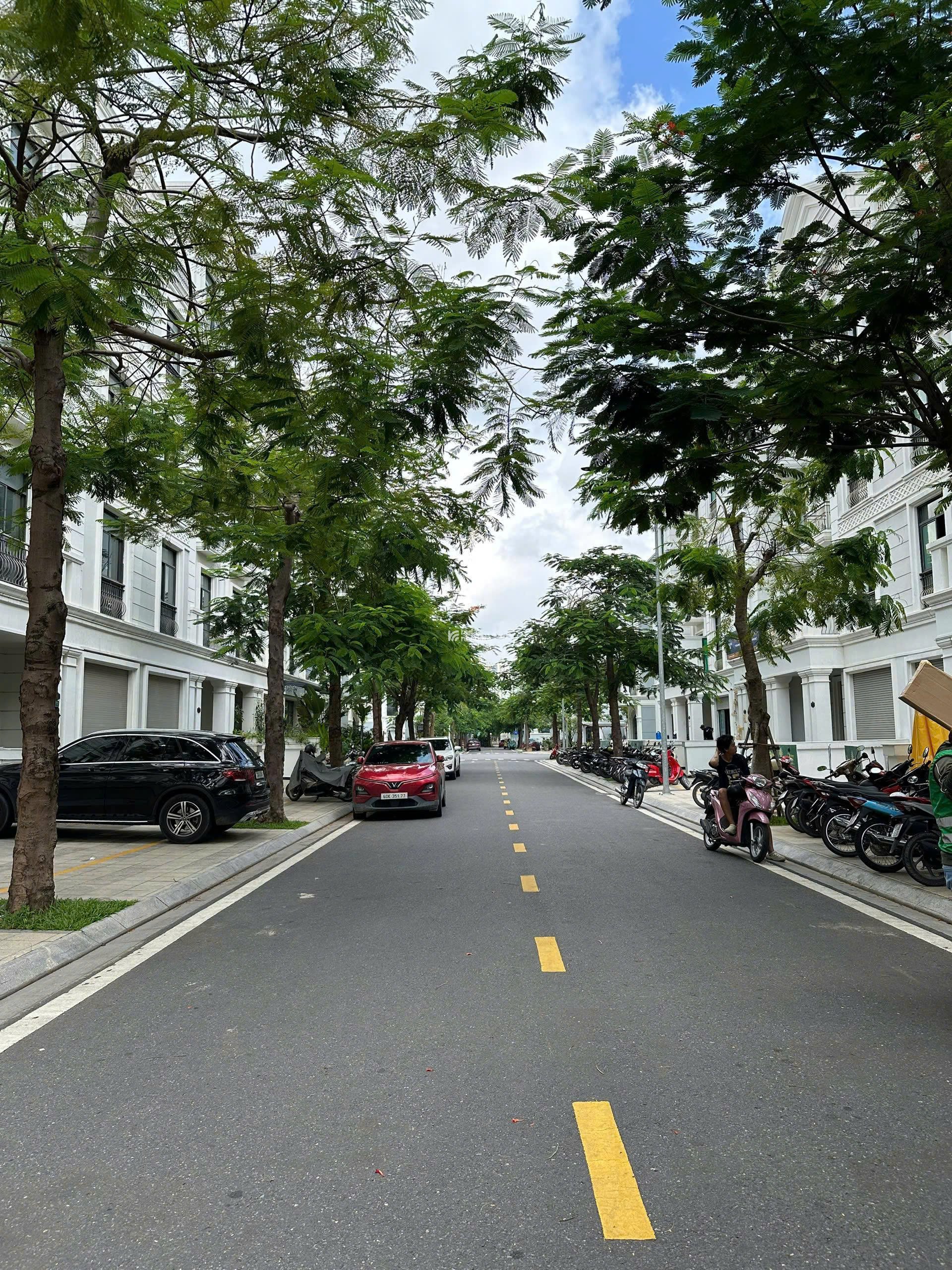 Hàng Tốt Cho Nhà Đầu Tư, Nhà Phố 96m2 Giá Chỉ 16,8 Tỷ Tại Vinhomes Grand Park