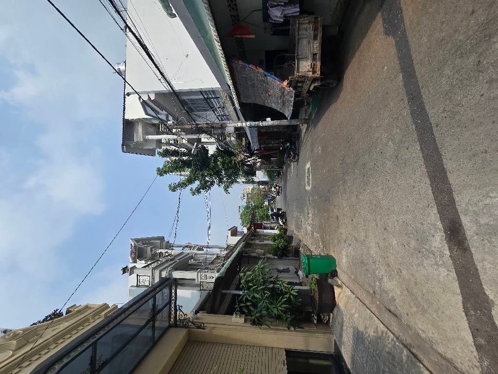 Nhà Bình Tân, 1trệt 3lầu, 5 phòng ngủ, hẻm 8m, mới đẹp ở liền - Nhà gần Lê Thúc Hoạch, chợ Tân Hươn