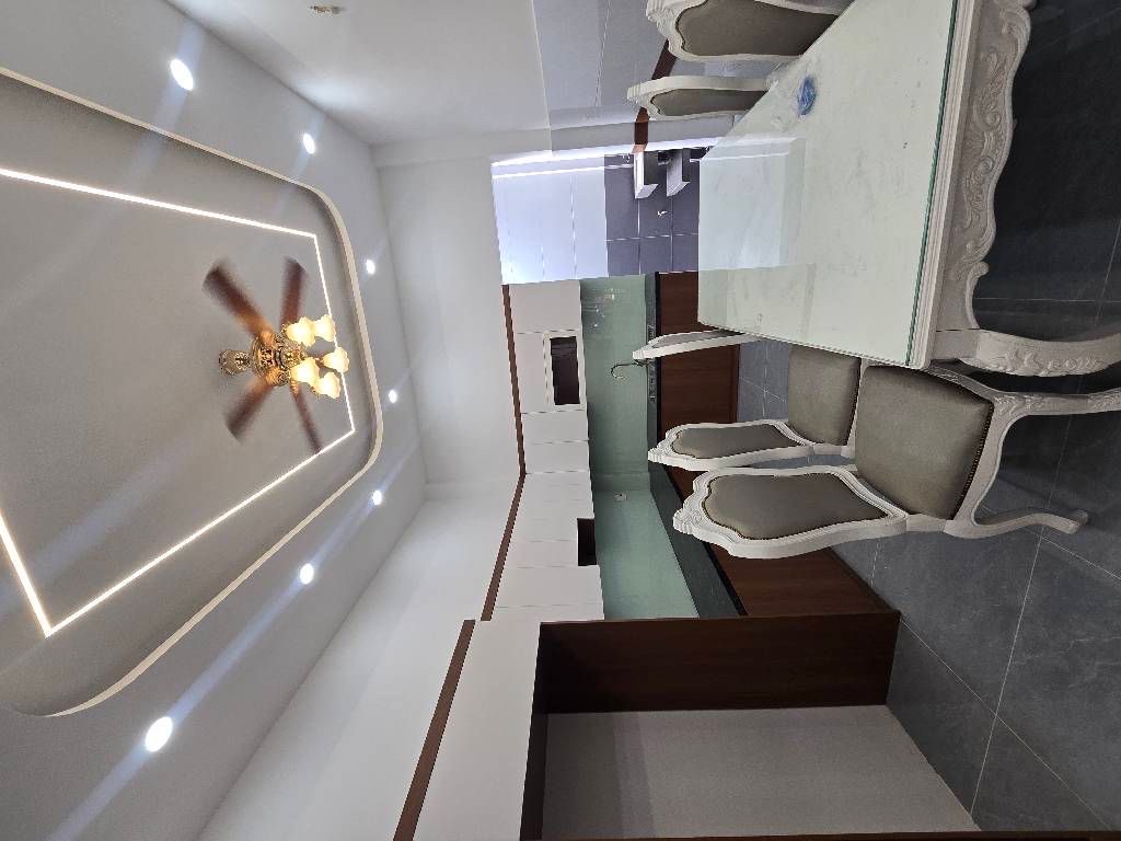 Nhà Bình Tân, 1trệt 3lầu, 5 phòng ngủ, hẻm 8m, mới đẹp ở liền - Nhà gần Lê Thúc Hoạch, chợ Tân Hươn