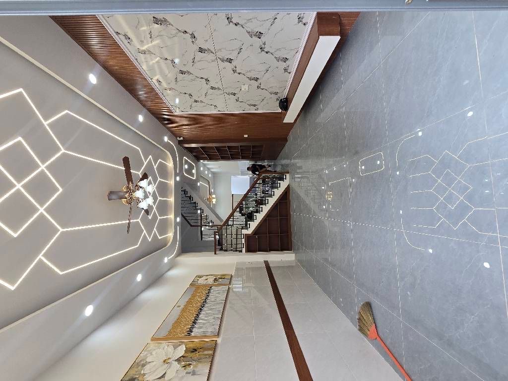 Nhà Bình Tân, 1trệt 3lầu, 5 phòng ngủ, hẻm 8m, mới đẹp ở liền - Nhà gần Lê Thúc Hoạch, chợ Tân Hươn