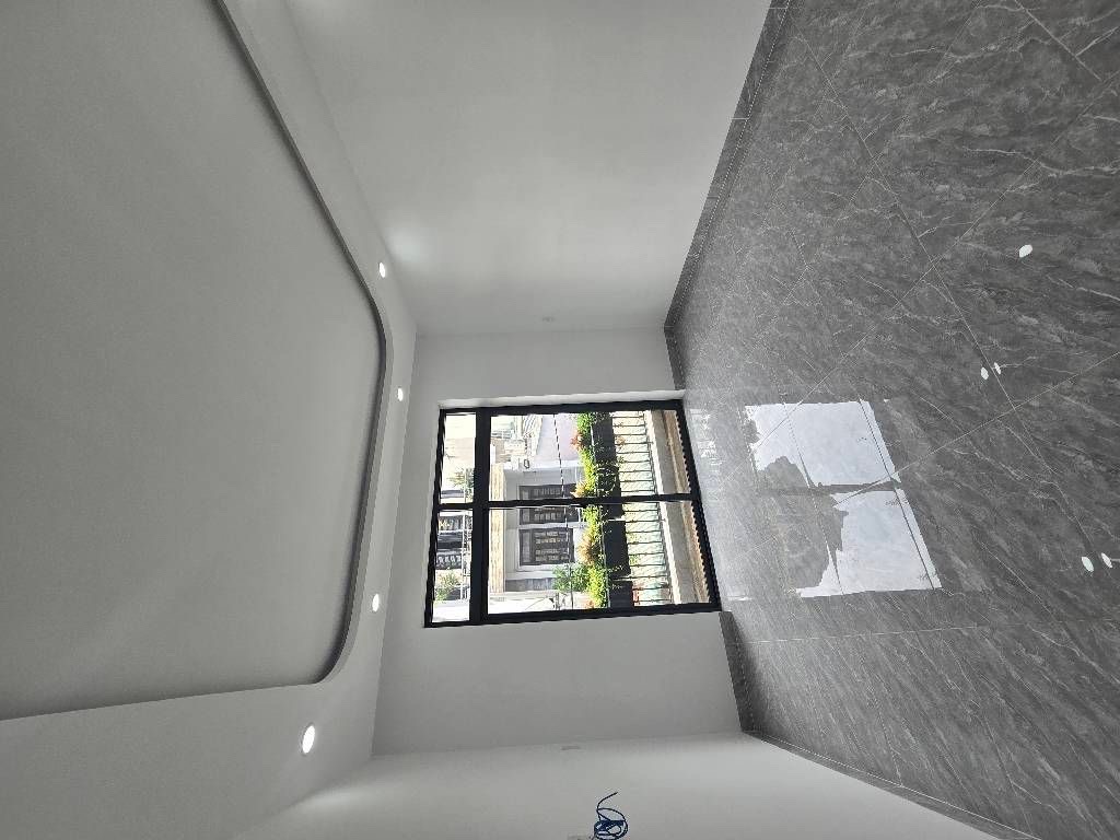 Nhà Bình Tân, 1trệt 3lầu, 5 phòng ngủ, hẻm 8m, mới đẹp ở liền - Nhà gần Lê Thúc Hoạch, chợ Tân Hươn