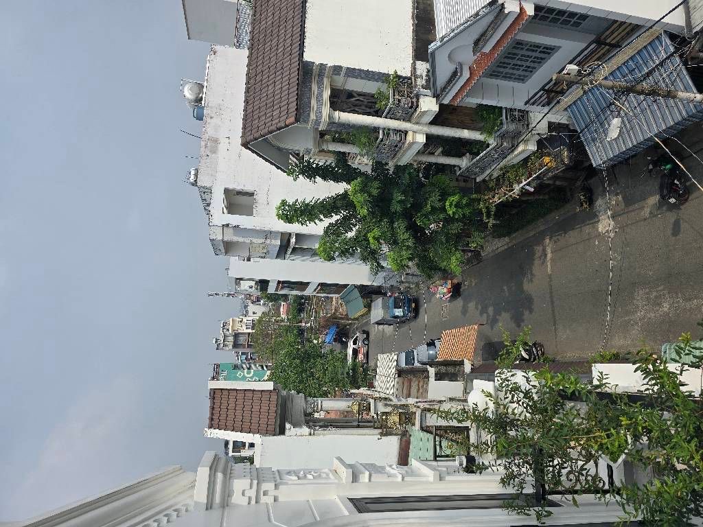 Nhà Bình Tân, 1trệt 3lầu, 5 phòng ngủ, hẻm 8m, mới đẹp ở liền - Nhà gần Lê Thúc Hoạch, chợ Tân Hươn