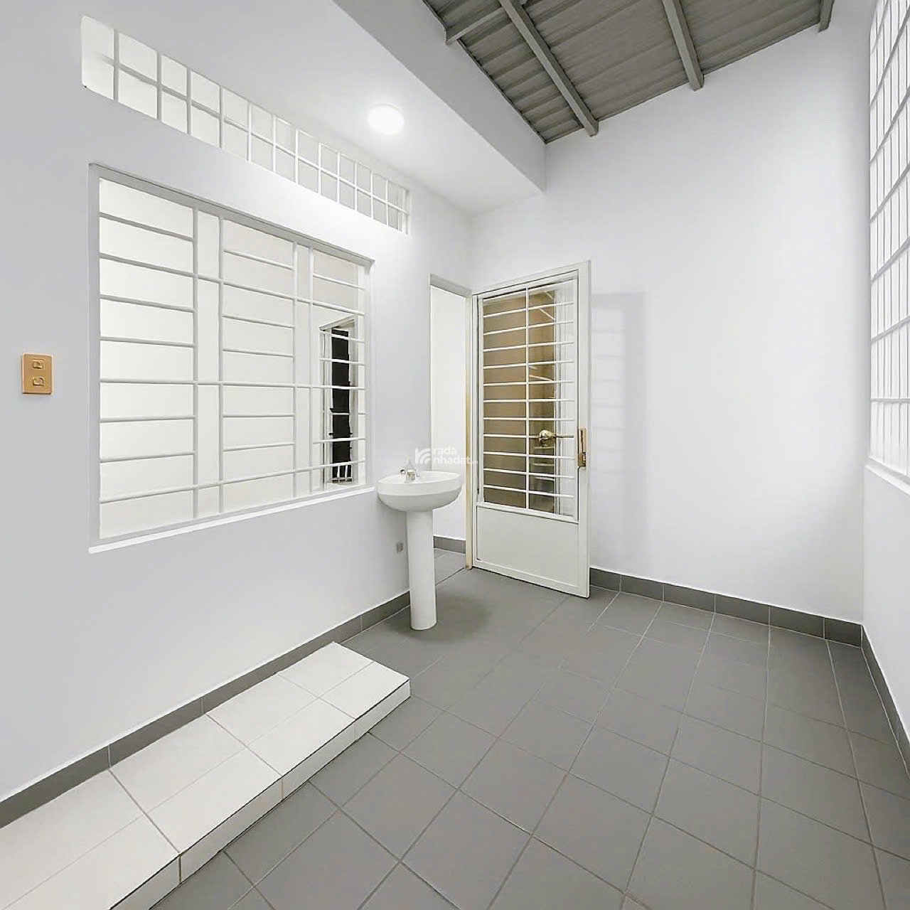 Nhà khu Vip QUẬN PHÚ NHUẬN - Mặt tiền Trần Hữu Trang - 4.6 x 14 m -5 Tầng - 13.5 tỷ