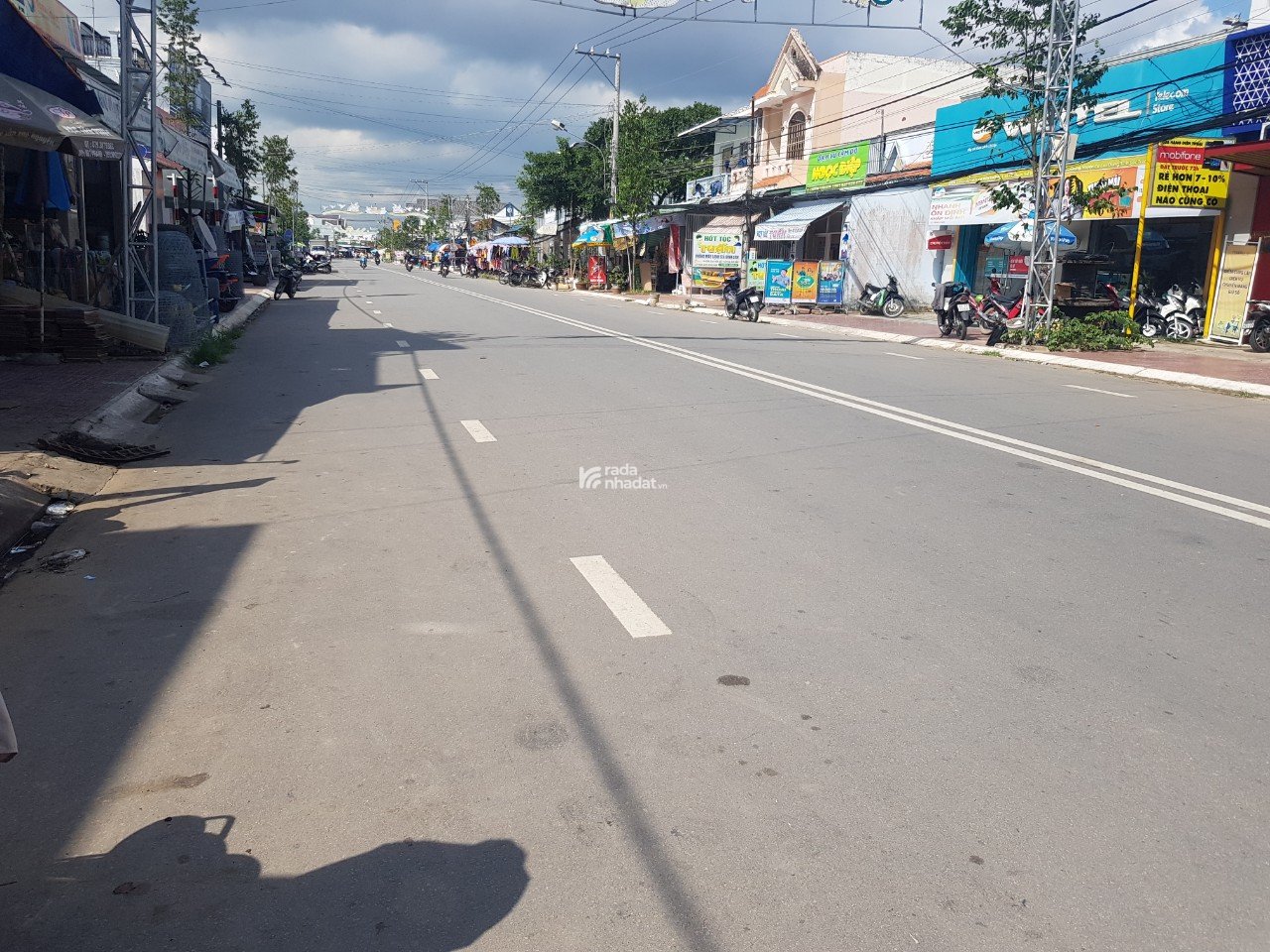 SANG LẠI MÃNH VƯỜN 2540M2 ĐẤT THỔ CƯ SHR MT ĐƯỜNG NHỰA LIỀN KỀ CHỢ DÂN ĐÔNG GIÁ 590 TR