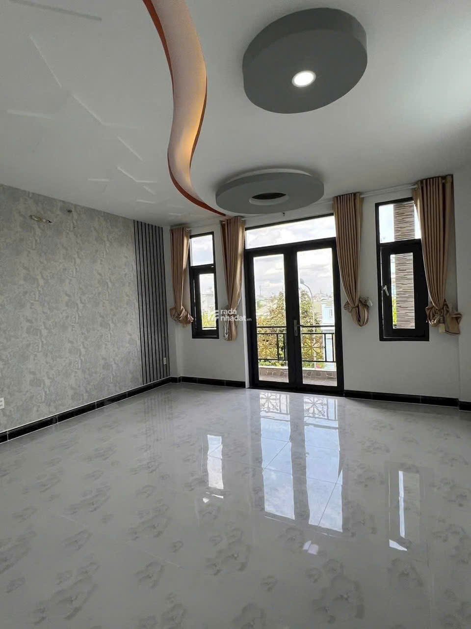 Bán nhà hẻm xe hơi Nguyễn Xí, P26, Q. Bình Thạnh DT 59m2, giá 3tỷ550tr. Sổ sẵn