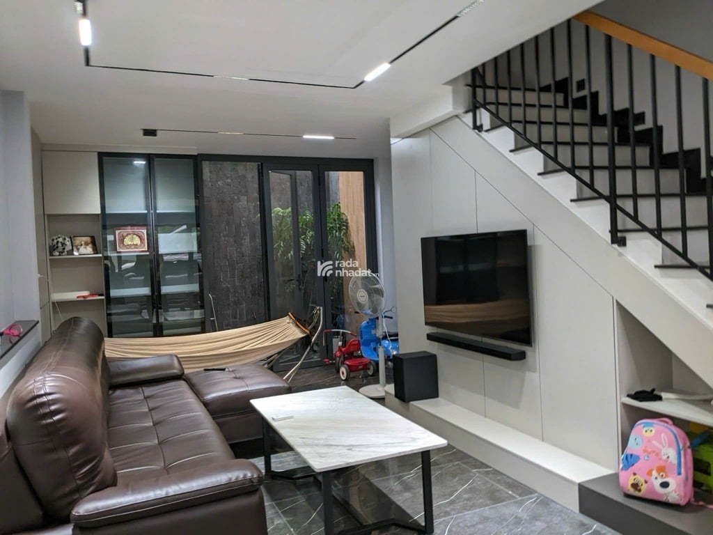 NHÀ MỚI THIẾT KẾ HIỆN ĐẠI  Ở NGAY