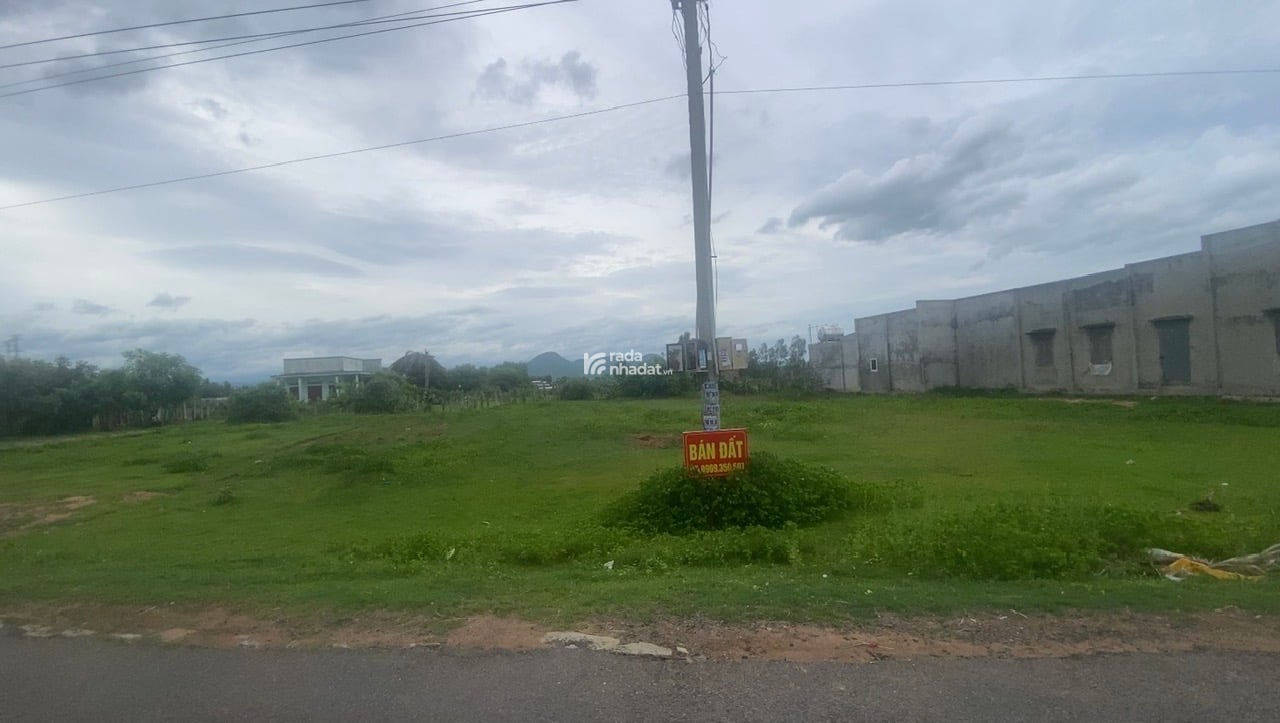 Chính chủ định cư nước ngoài bán đất xã hàm phú, bình thuận, dt 1703m2 1,55 tỷ, còn thương lượng