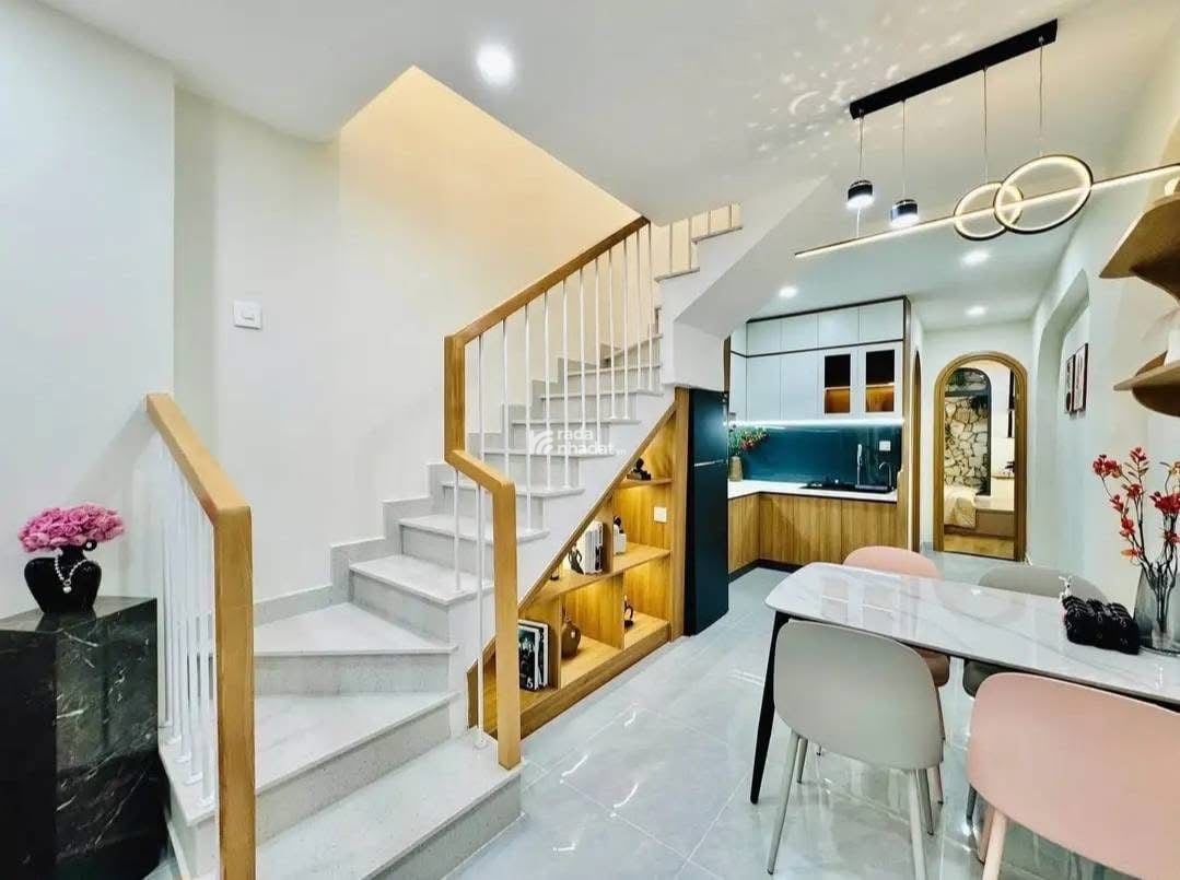 Bán nhà hẻm 1/ Nhật Tảo, Phường 8, Quận 10. DT 33m2 hẻm xe hơi, sổ hồng riêng