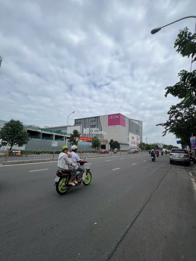 BÁN NHÀ TÊN LỬA 62M2 3 TẦNG 2 MẶT TIỀN CHỈ 8 TỶ NGAY AEON BÌNH TÂN KHU SẦM UẤT