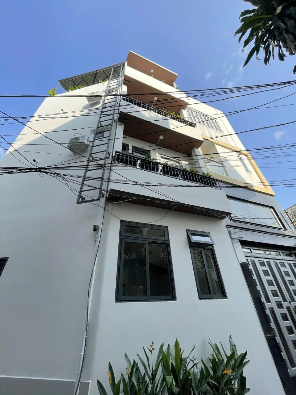 TOÀ NHÀ DÒNG TIỀN 100TR/THÁNG - CÓ SỔ HỒNG - ĐÃ HOÀN CÔNG