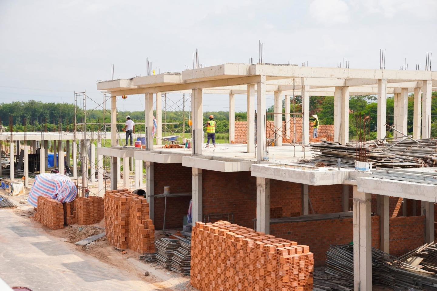 Mua nhà phố Bến Cát, giá chỉ từ 2,4 tỷ, sổ hồng riêng