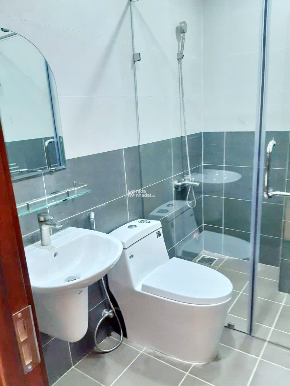 Bán CHDV 2 lầu gần mặt tiền đường Dương Bá Trạc P.2 Quận 8