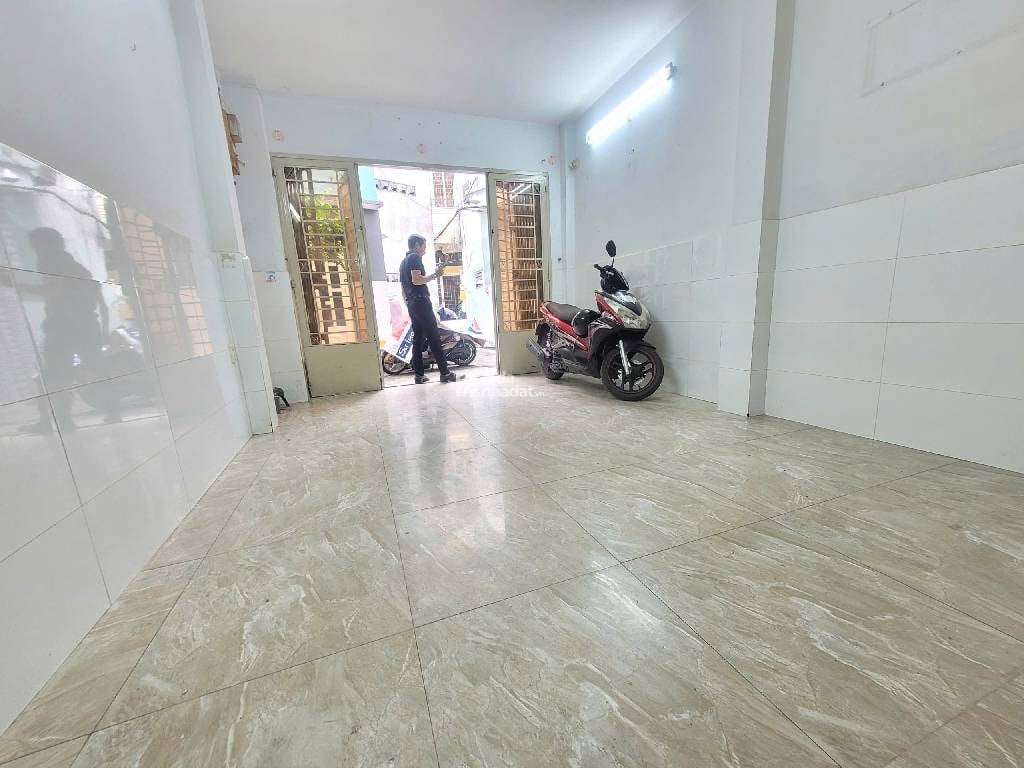 SÁT HẺM XE HƠI LÊ QUANG ĐỊNH, BÌNH THẠNH, 35M2 CÓ KC Ở NGAY. GIẢM 650TR CHỈ 4.8T