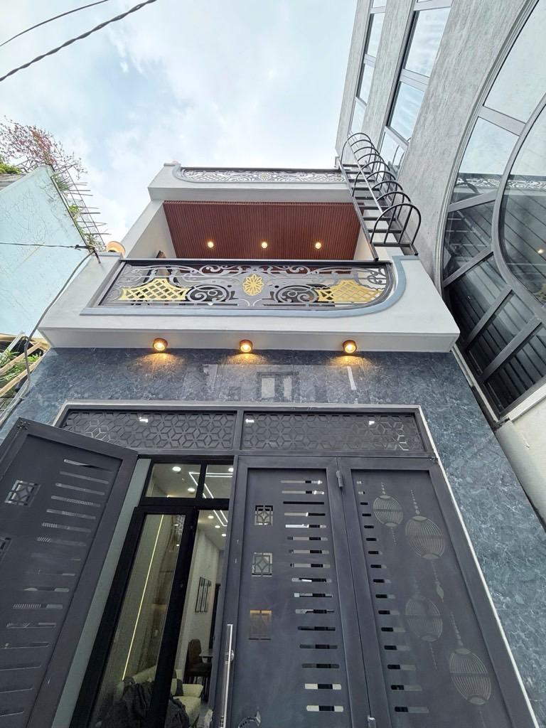 Vị trí thích hợp ở. Khu dân cư an ninh, dân trí, khu nhà cao tầng, tiện ích đầy đủ, chợ,
