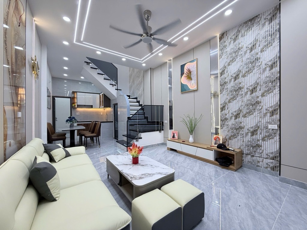 Vị trí thích hợp ở. Khu dân cư an ninh, dân trí, khu nhà cao tầng, tiện ích đầy đủ, chợ,