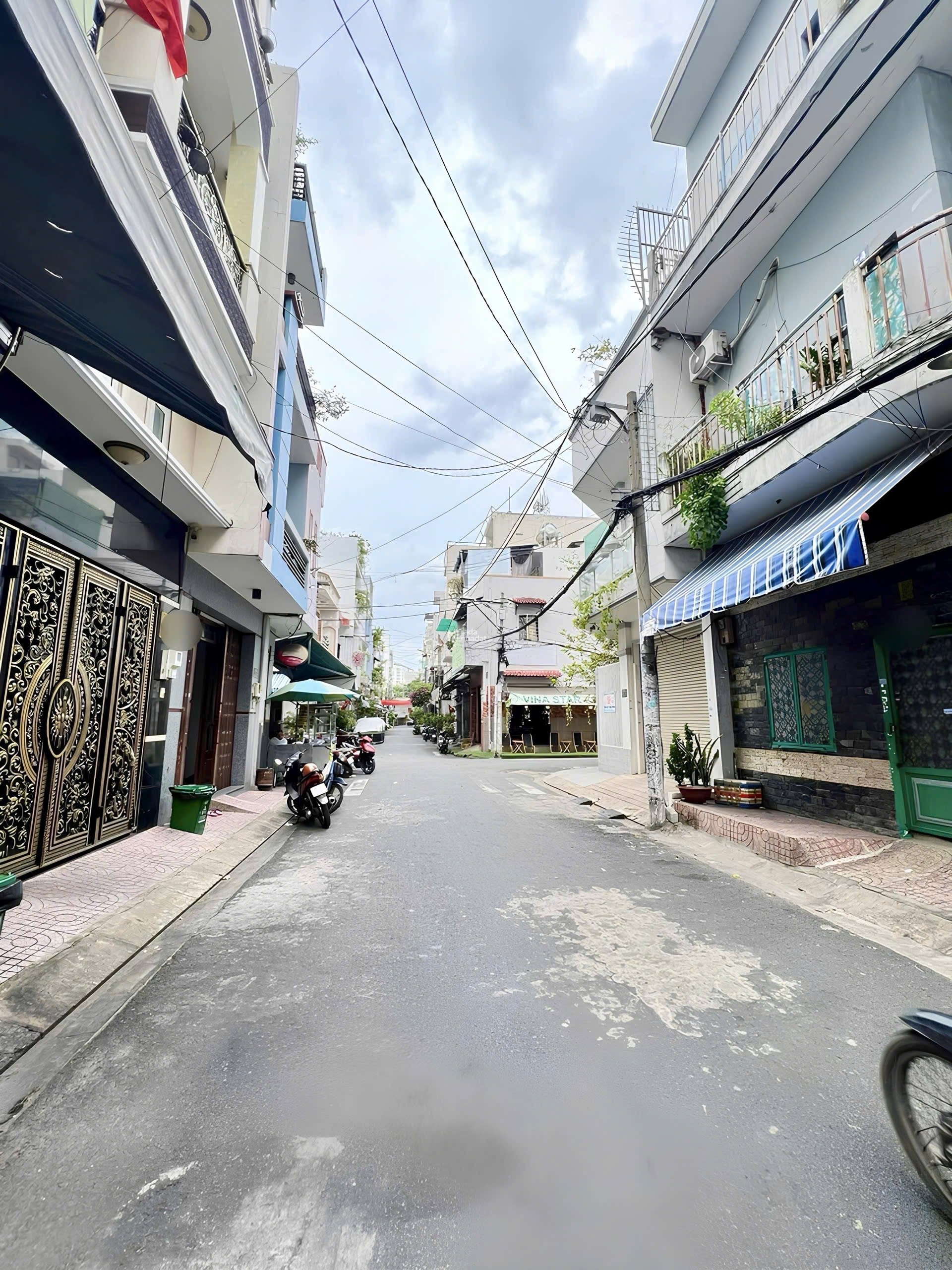 Mặt Tiền Đường 8m Thông  - DT: Ngang 5x16 (80m2) - Cạnh Vườn Lài - Nhà Đúc 4 Tầng - Chỉ 10ty xíu