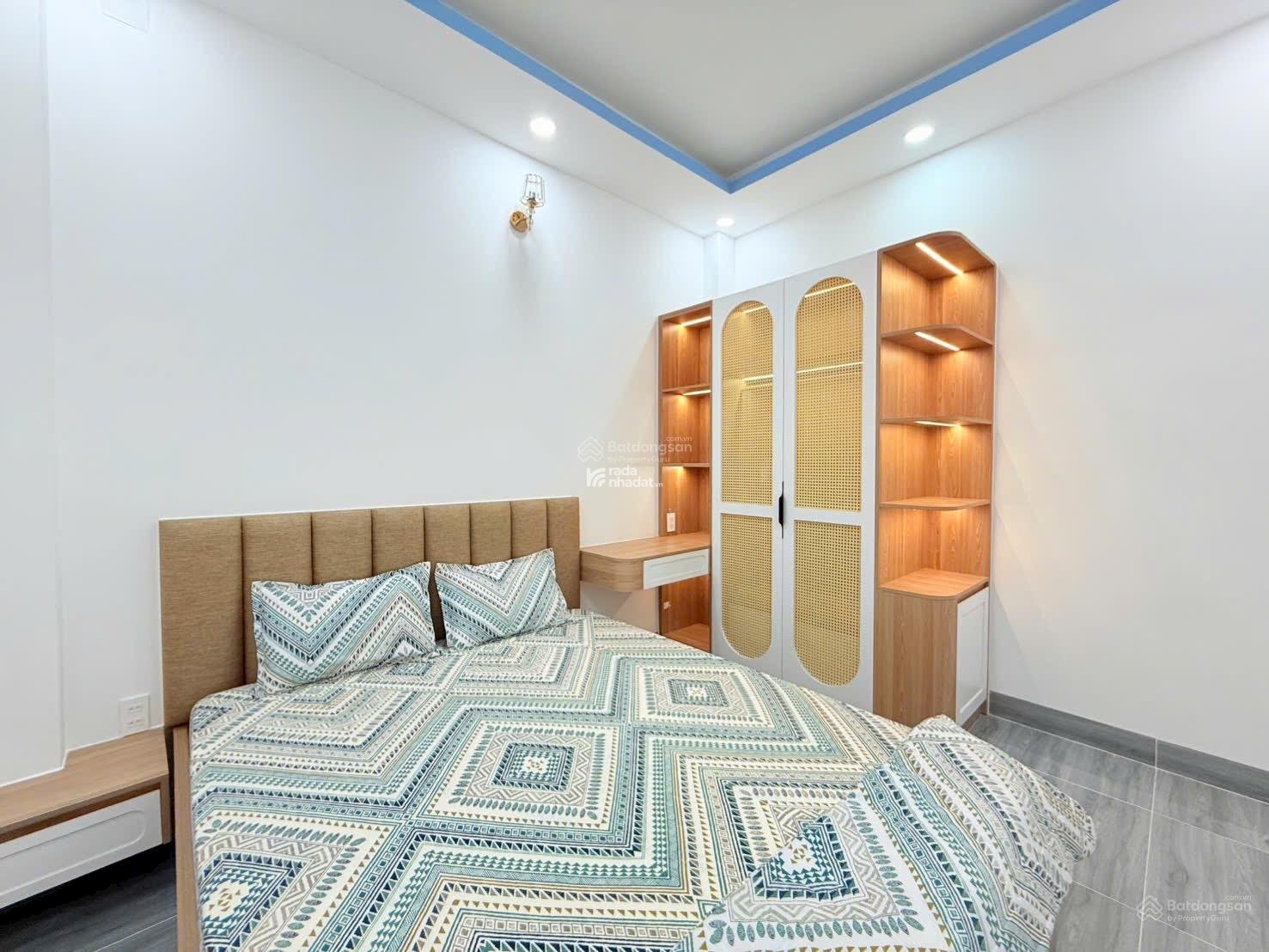 NHÀ MỚI XÂY HAI CĂN LIỀN KỀ 56m2 (4X14M) - 4 LẦU BTCT - NGAY CHỢ PHAN VĂN TRỊ