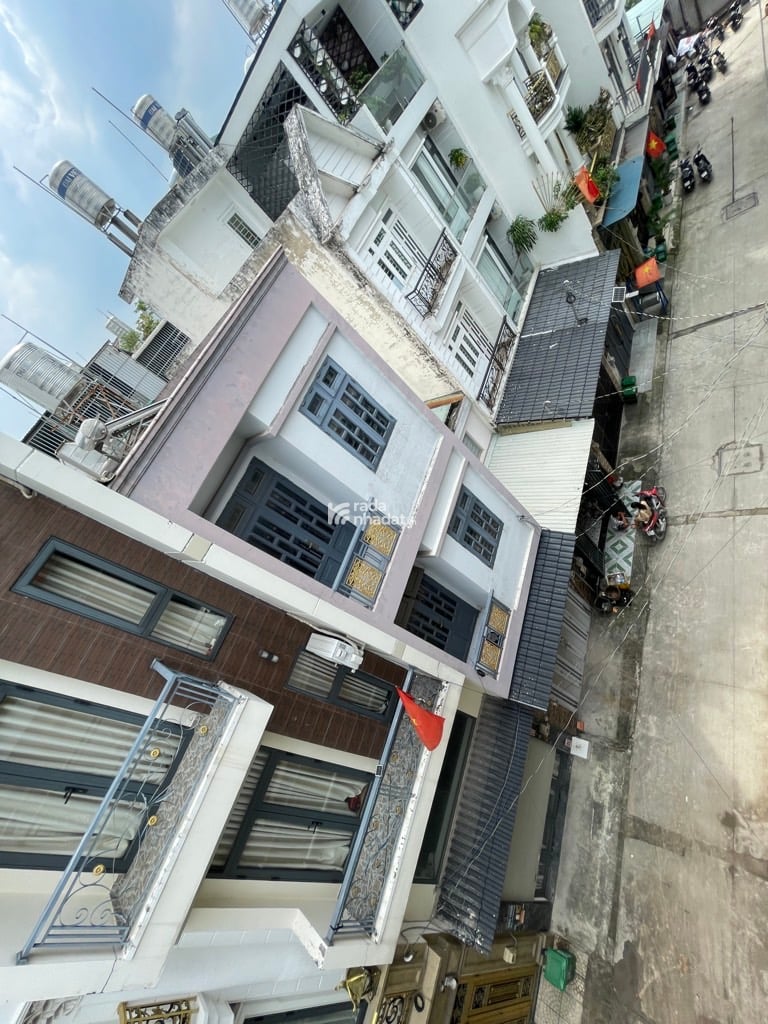 Khu Bình Thành -Bình Tân   DT: 54M2 ,4 tầng .8 7   GIÁ 5.28 tỷ  Gồm 1 Trệt , 2 Lầu (4PN) , Sân thư