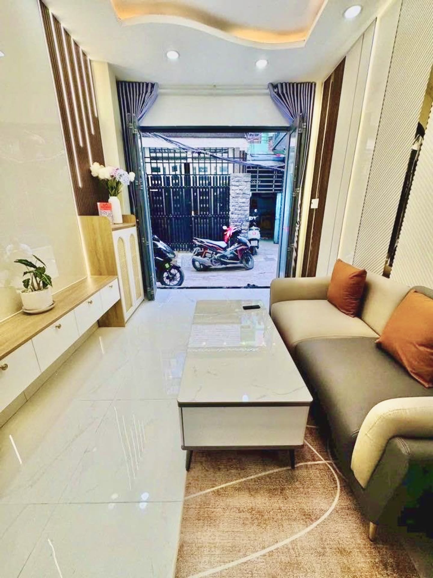 CHỈ 4.X TỶ 4 TẦNG MỚI ĐẸP FULL NỘI THẤT CAO CẤP QUẬN 3
