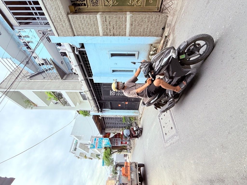 MẶT TIỀN KINH DOANH SẦM UẤT - VỊ TRÍ VÀNG - SÁT TRƯỜNG CHINH - 120M2 - 6 TẦNG - CHDV 14 PHÒNG FULL 