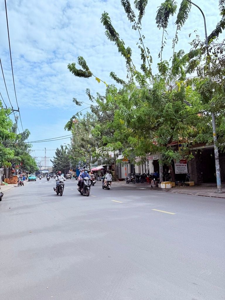 MẶT TIỀN KINH DOANH SẦM UẤT - VỊ TRÍ VÀNG - SÁT TRƯỜNG CHINH - 120M2 - 6 TẦNG - CHDV 14 PHÒNG FULL 