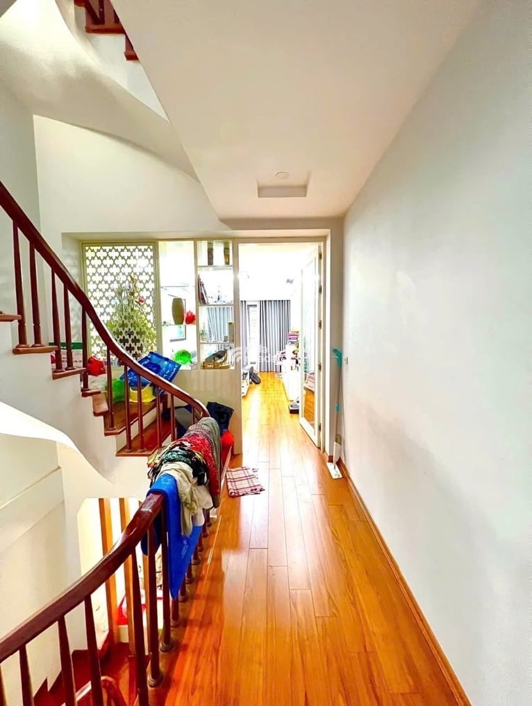 Ô TÔ ĐỖ CỬA - KHU PHÂN LÔ QUÂN ĐỘI - PHÙNG CHÍ KIÊN - TƯƠNG LAI RA MẶT PHỐ