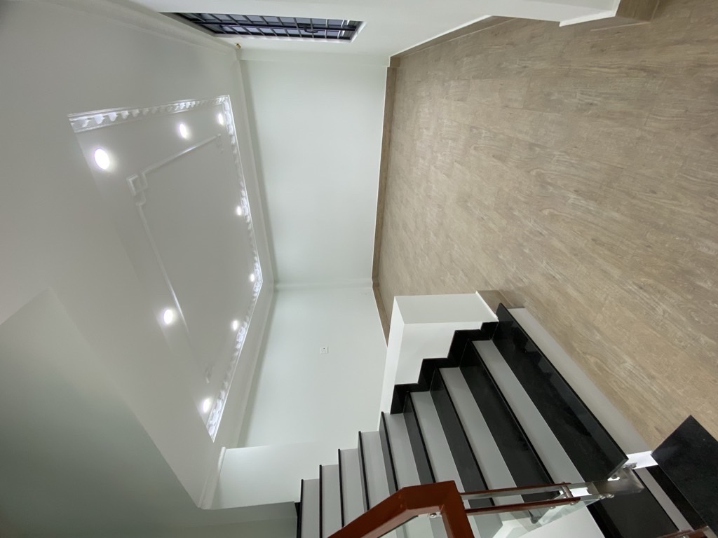 Nhà xây mới chưa sử dụng, 5 tầng gồm 1 Trệt, 1 Lửng, 3 lầu. Tổng 6 phòng ngủ, có thể thêm 1 phòng m