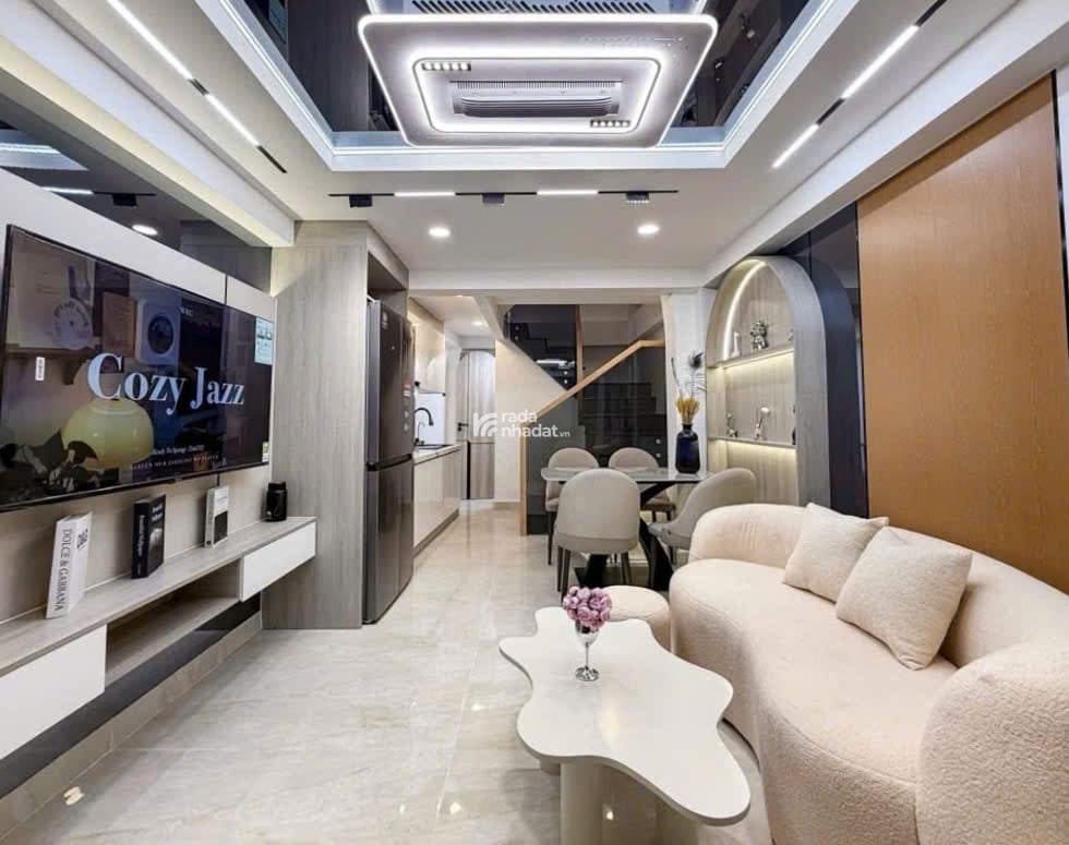 Nhà mới đẹp Cách Mạng Tháng Tám - Quận 3 - 67 m2 - 4 Tầng Sân thượng - 4.89 tỷ