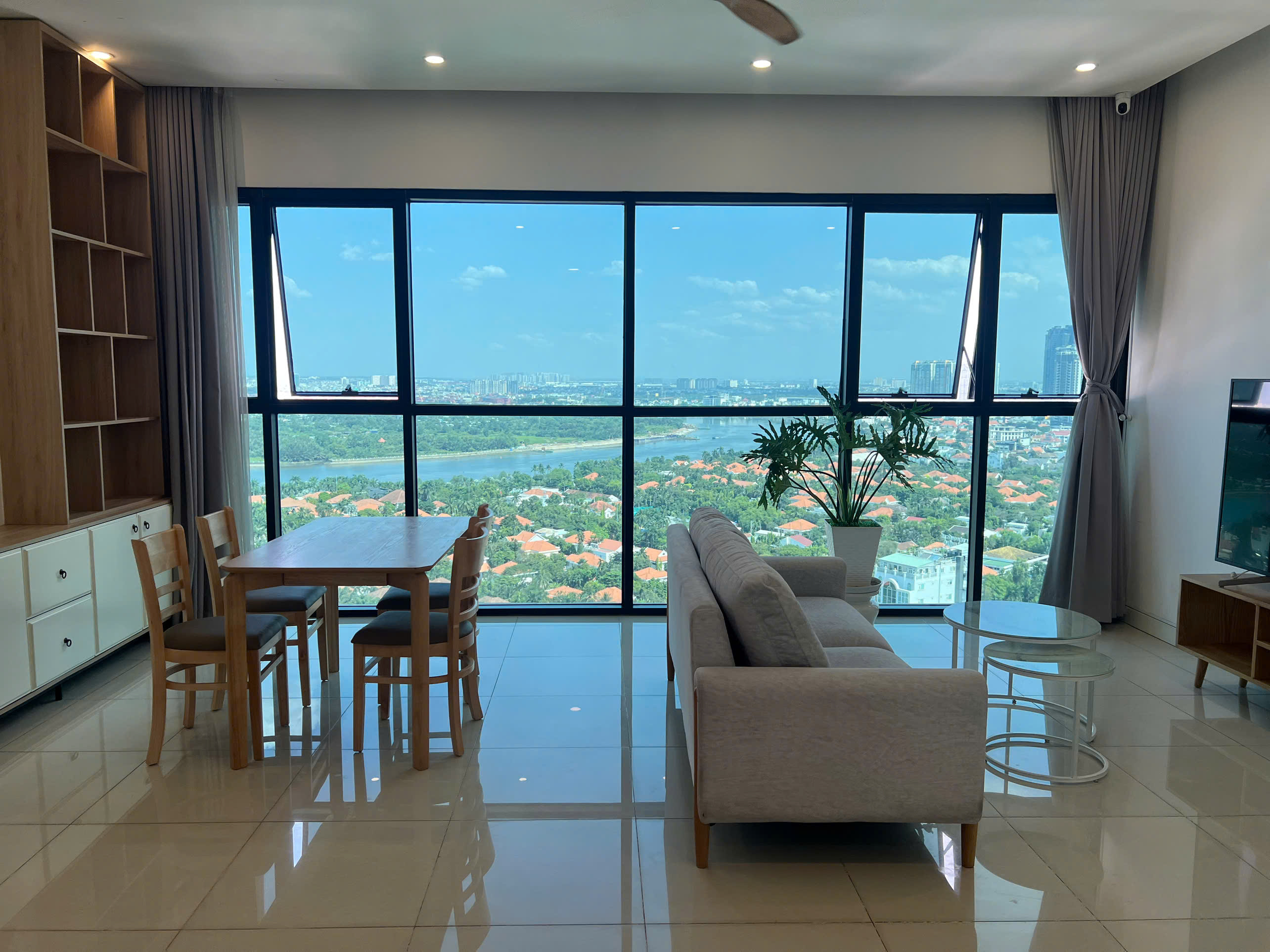 Căn hộ 3PN trung tâm Thảo Điền - Tầng cao view sông - Pháp lý chuẩn