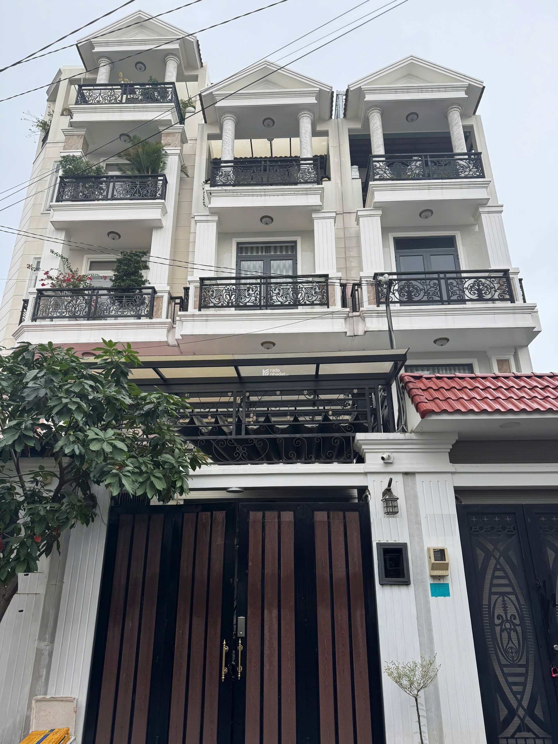 Cho thuê nhà nguyên căn mới xây ngay sát bên Gigamall PVĐ,Sân xe hơi, trệt 2 lầu, 4Pn, giá 23TR