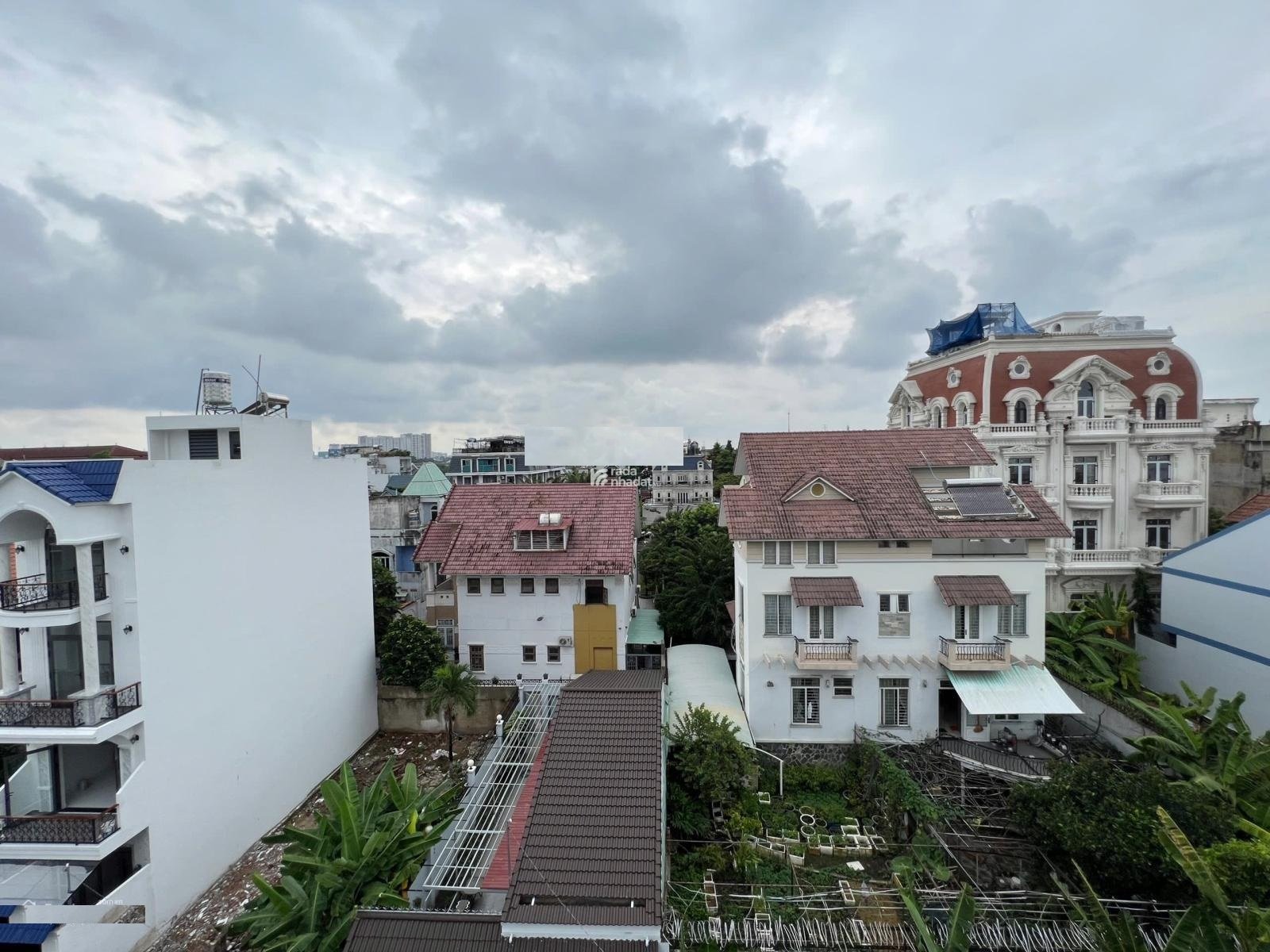 Cho thuê nhà nguyên căn mới xây ngay sát bên Gigamall PVĐ,Sân xe hơi, trệt 2 lầu, 4Pn, giá 23TR