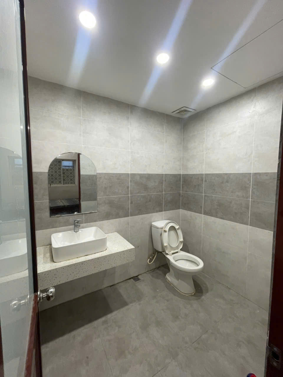 cho thuê căn hộ 282 lĩnh nam 3 ngủ 2wc đầy đủ nội thất dt 120m giá 10tr/ tháng