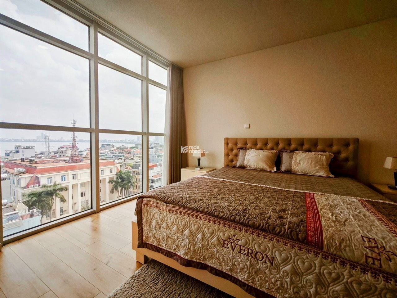 Siêu hiếm! Bán gấp căn 1 ngủ tại Watermark 395 Lạc Long Quân, full đồ đẹp, view đẹp giá rẻ 4.7 tỷ