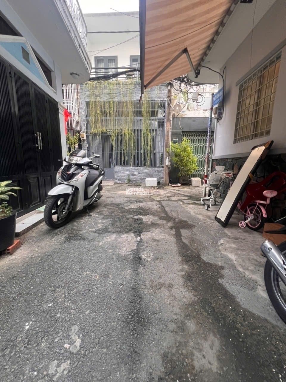  NHÀ HẺM 3 GÁC - TÂN KỲ TÂN QUÝ - 4 X 8M - TRỆT LẦU - 2 PN - GIÁ 3. X TỶ.