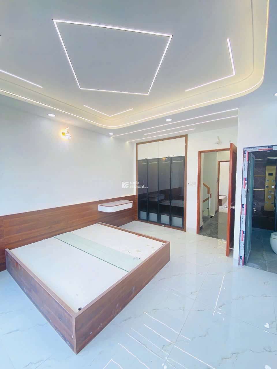 BÁN NHÀ MỚI ĐÚC 5 TẤM GÓC 2 MẶT TIỀN ĐƯỜNG CHIẾN LƯỢC GIÁP QUẬN 6 