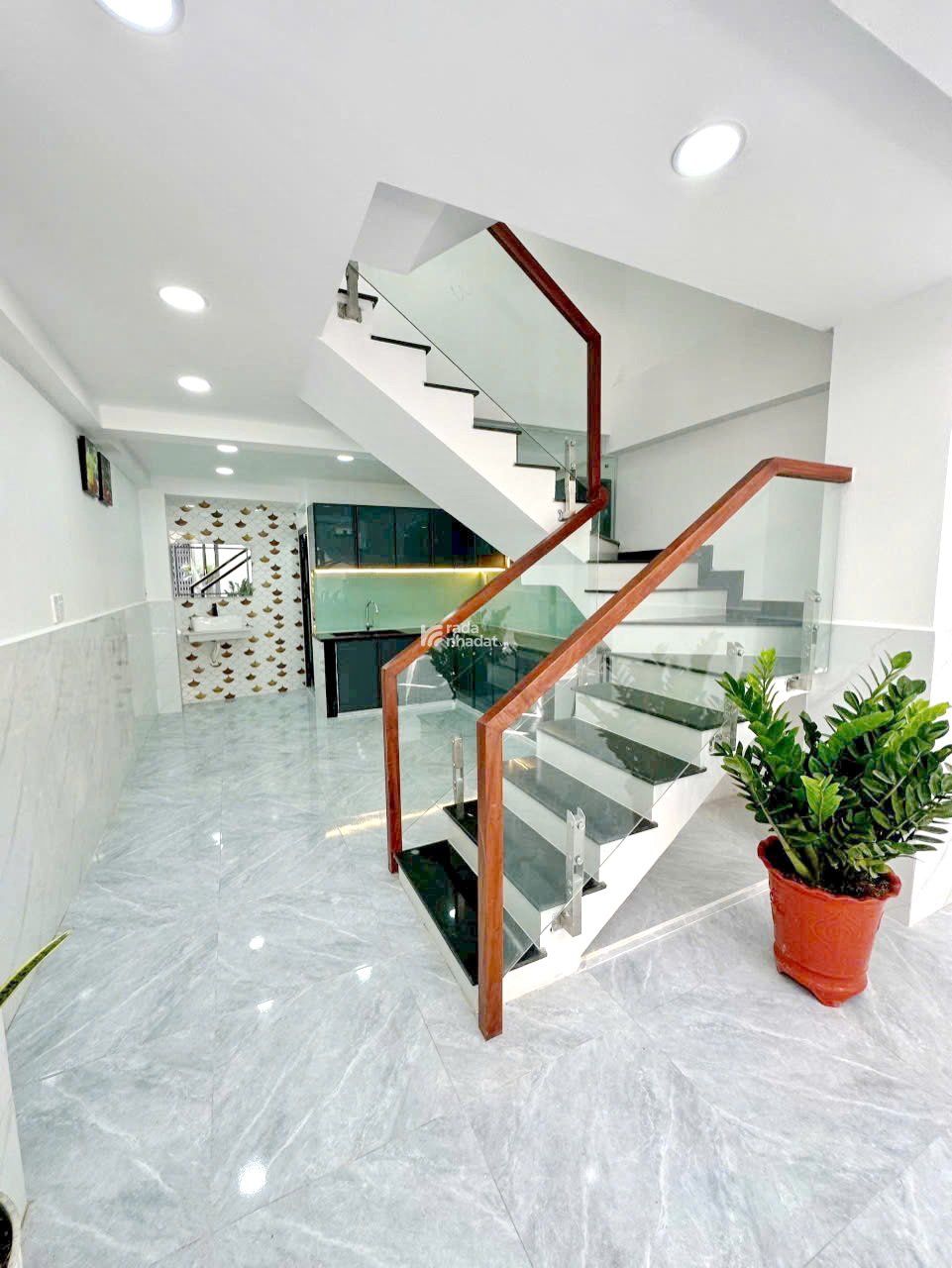 Bán nhà 2 lầu hẻm 90 Âu Dương Lân P. Chánh Hưng Quận 8