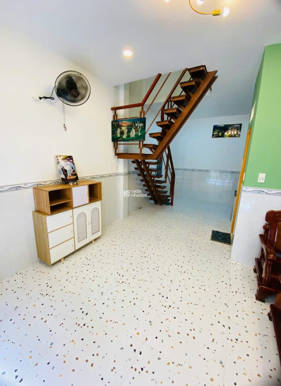 BÁN NHÀ HẺM THÔNG 2MT SÁT TRƯỜNG ĐHCÔNG THƯƠNG TPHCM, 3,95TY