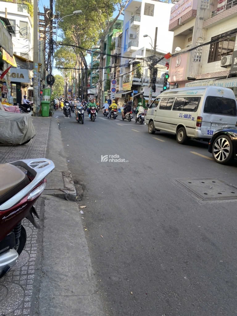 Bán nhà Mặt tiền Ngô Quyền, Phường 8, Q10. 5 tầng, sân thượng, với 9 phòng, 9 wc