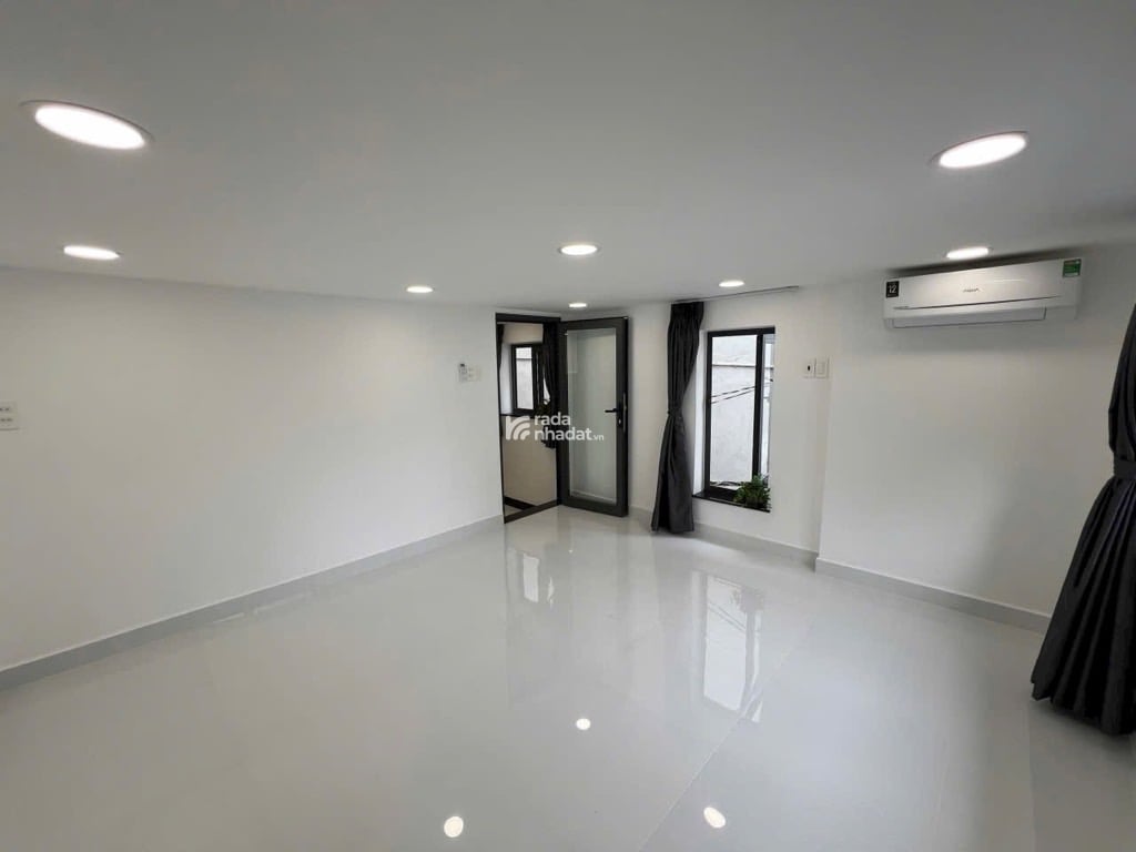 SÁT SÂN BAY, HẺM XE HƠI SÁT NHÀ, CÔ GIANG, PHÚ NHUẬN, 30M2 TIỆN XÂY. GIẢM 350TR CHỈ 7.2T TL 