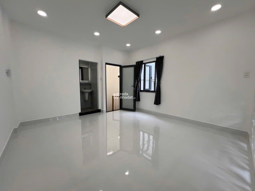 SÁT SÂN BAY, HẺM XE HƠI SÁT NHÀ, CÔ GIANG, PHÚ NHUẬN, 30M2 TIỆN XÂY. GIẢM 350TR CHỈ 7.2T TL 