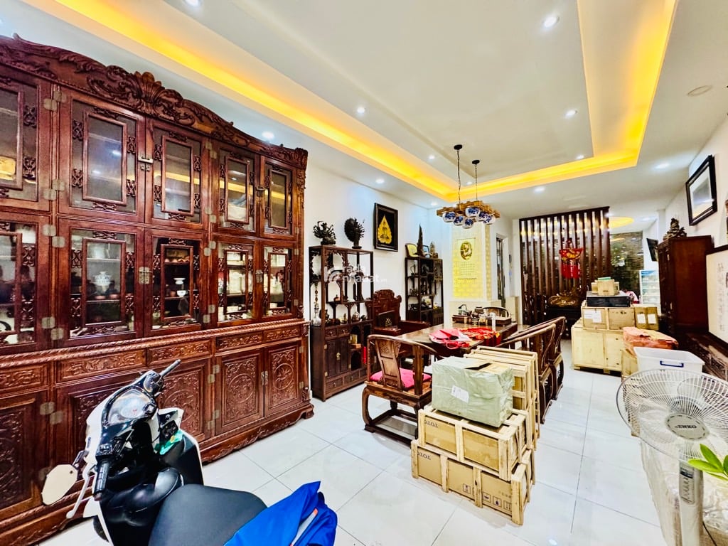 Bán nhà mặt tiền nội bộ khu Tên Lửa 9x20 x 4 tầng cực đẹp, nội thất sang trọng 