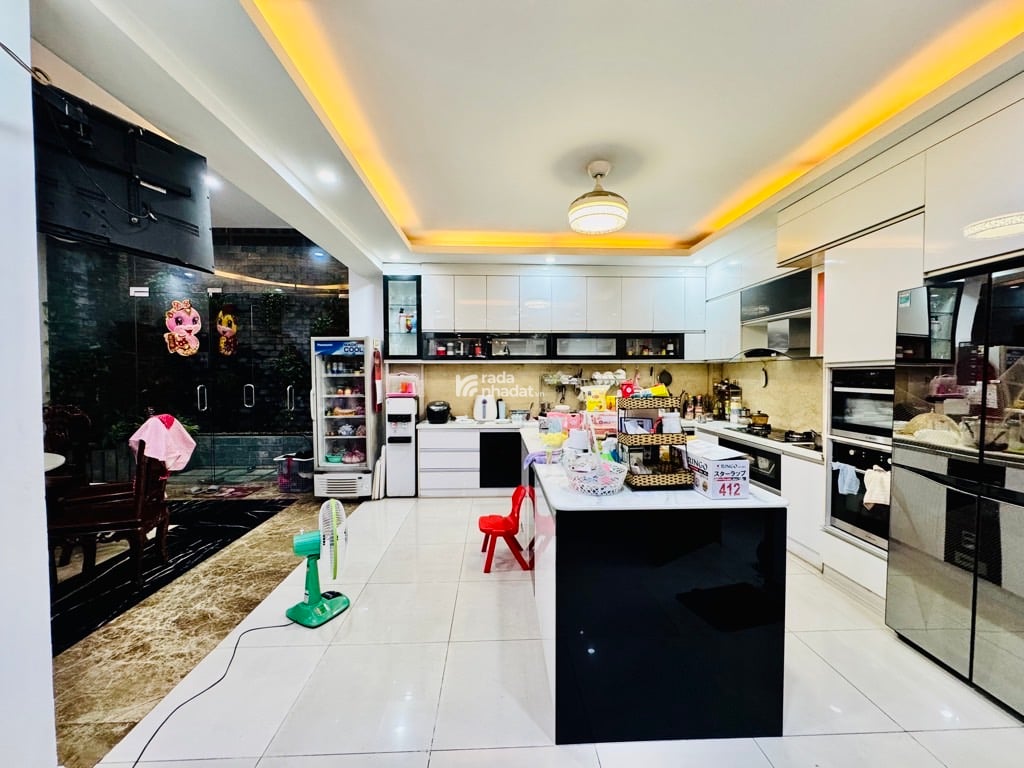 Bán nhà mặt tiền nội bộ khu Tên Lửa 9x20 x 4 tầng cực đẹp, nội thất sang trọng 