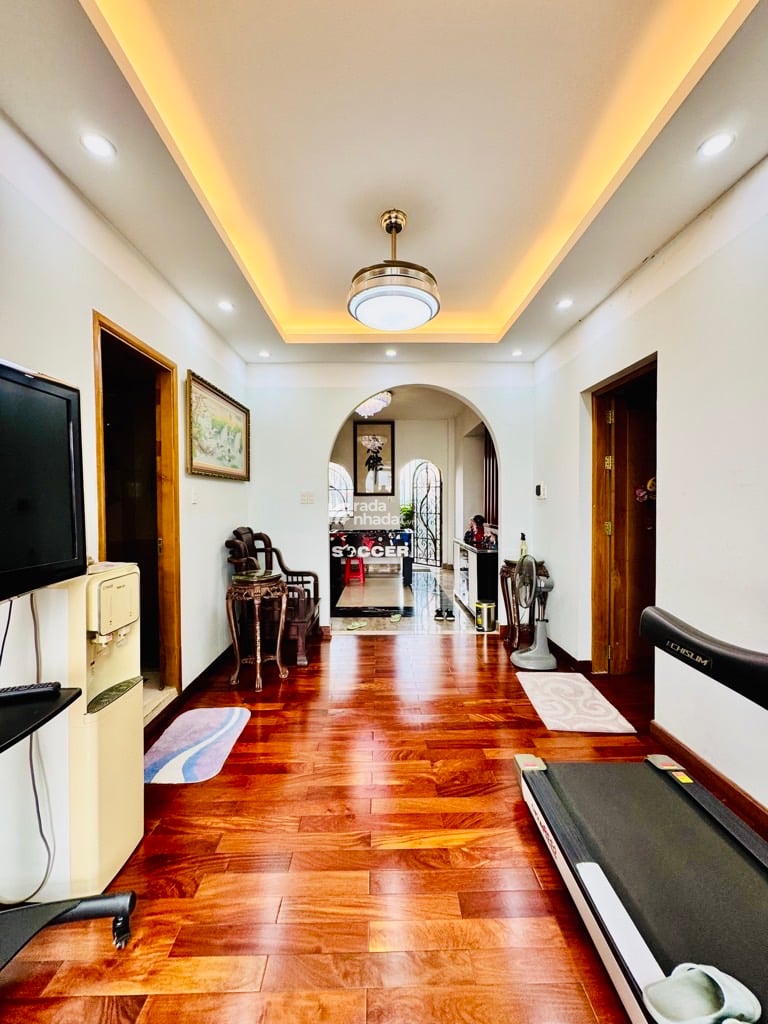 Bán nhà mặt tiền nội bộ khu Tên Lửa 9x20 x 4 tầng cực đẹp, nội thất sang trọng 