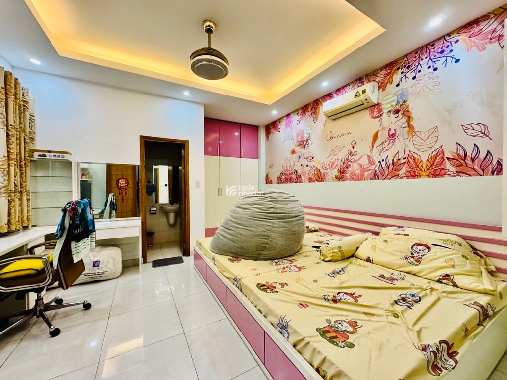 Bán nhà mặt tiền nội bộ khu Tên Lửa 9x20 x 4 tầng cực đẹp, nội thất sang trọng 