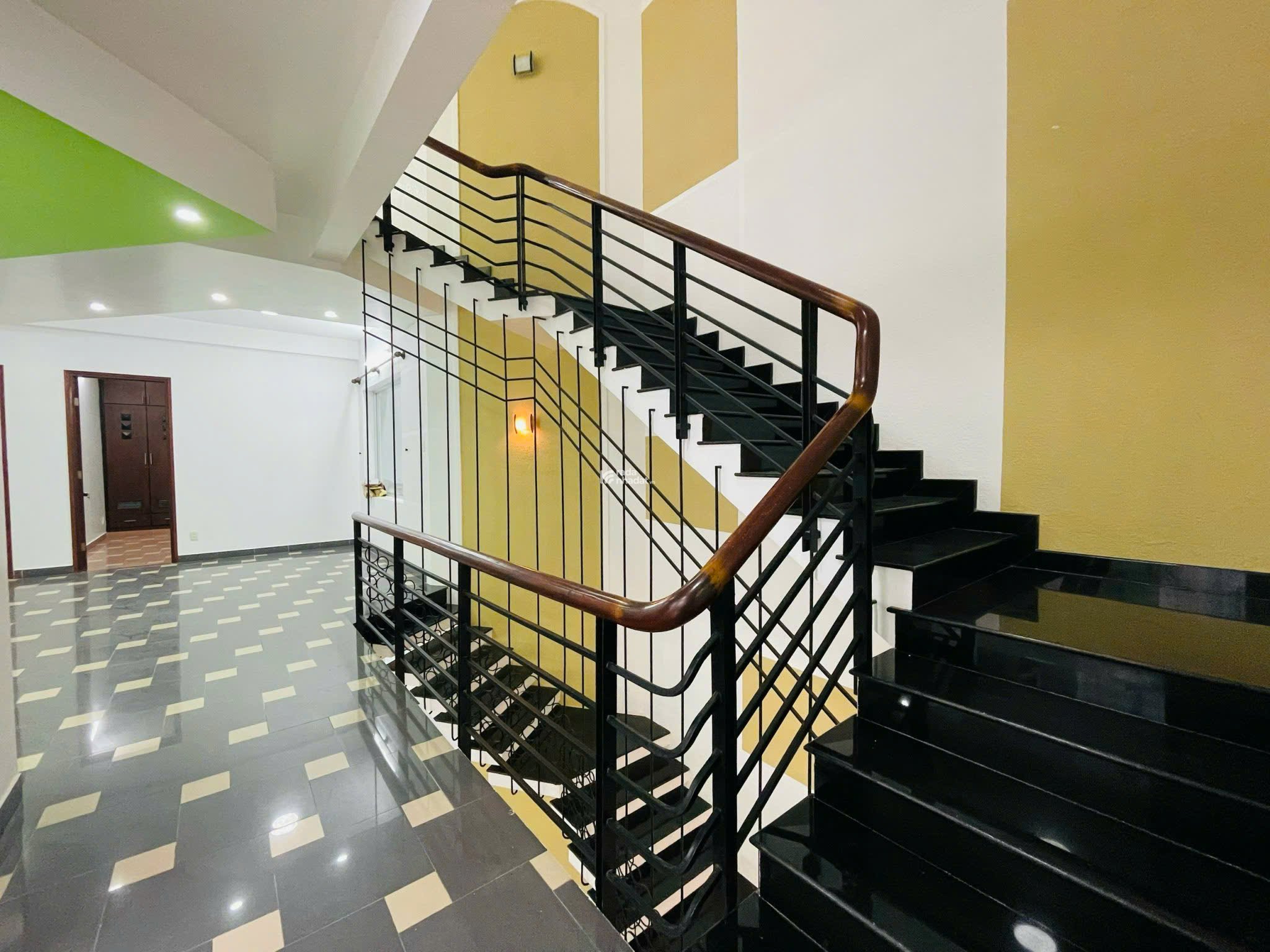 Bán villa tại đường Nguyễn An Ninh Q.Bình Thạnh dt(10x20m) giá 30 tỷ