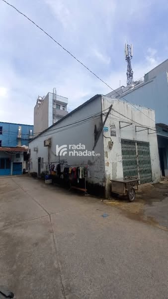 HIẾM TÂN PHÚ - LÔ GÓC 3 MẶT HẺM XE TẢI. CHỈ NHỈNH 6 TỶ.