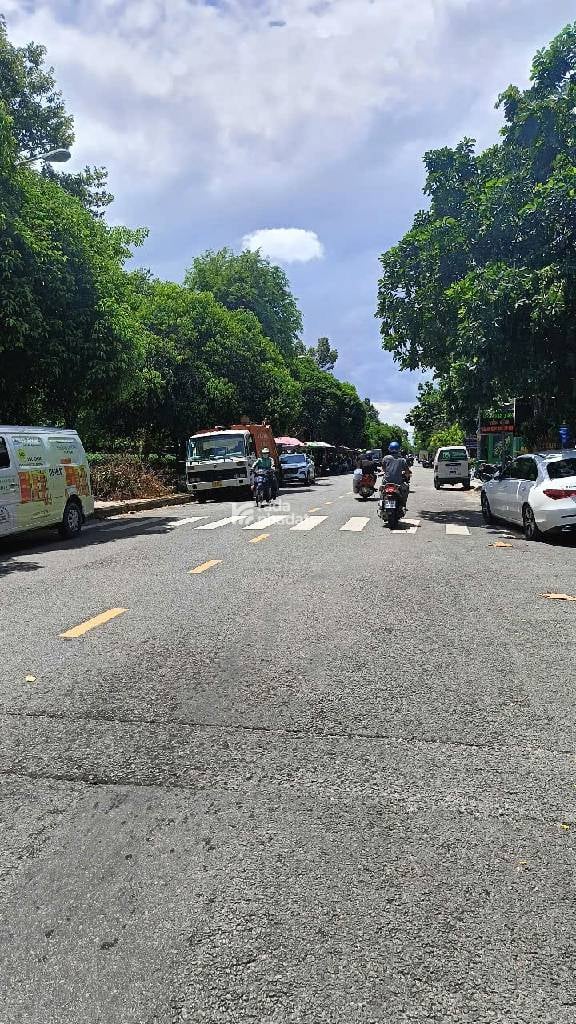 KHÁCH SẠN MẶT TIỀN NGAY LÊ TRỌNG TẤN 120/tr trên tháng 