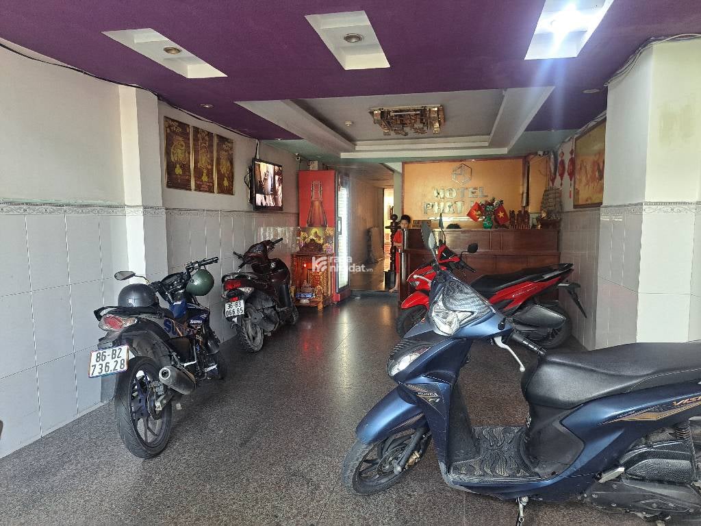 KHÁCH SẠN MẶT TIỀN NGAY LÊ TRỌNG TẤN 120/tr trên tháng 